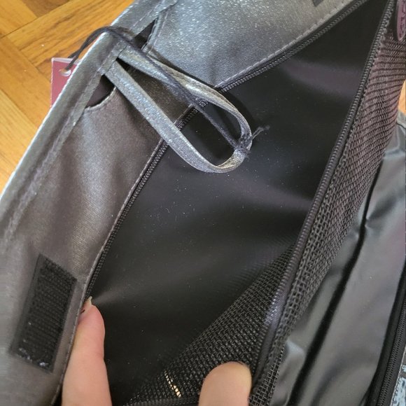 Shiseido Limited Edition Tri-fold Traveler (Bag only) - Picture 12 of 14